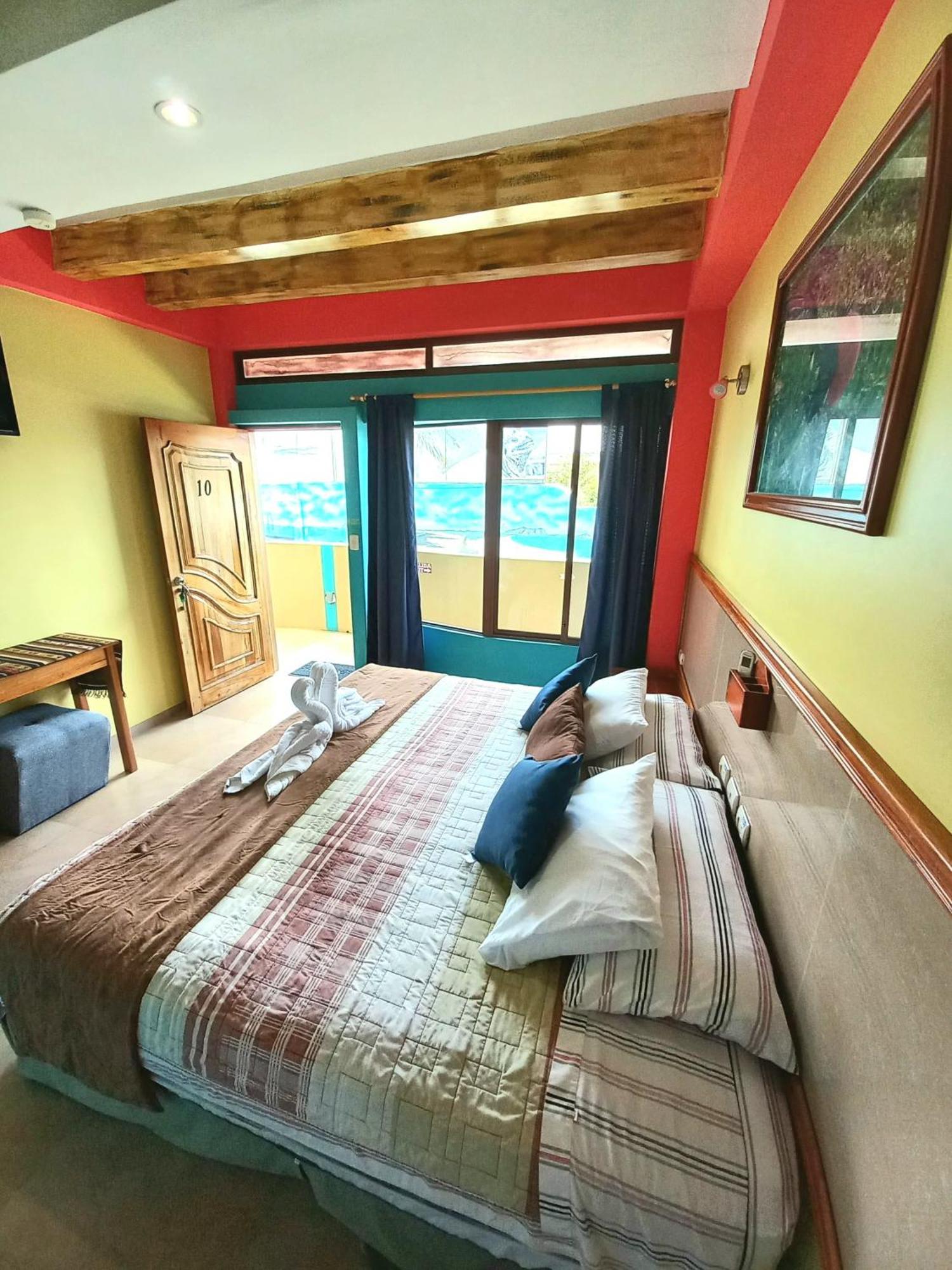 Bed and Breakfast Galapagos Eco Friendly Пуэрто-Бакерисо-Морено Экстерьер фото